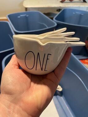 **Rae Dunn Style White 'ONE' Ceramic Measuring Cups - Set